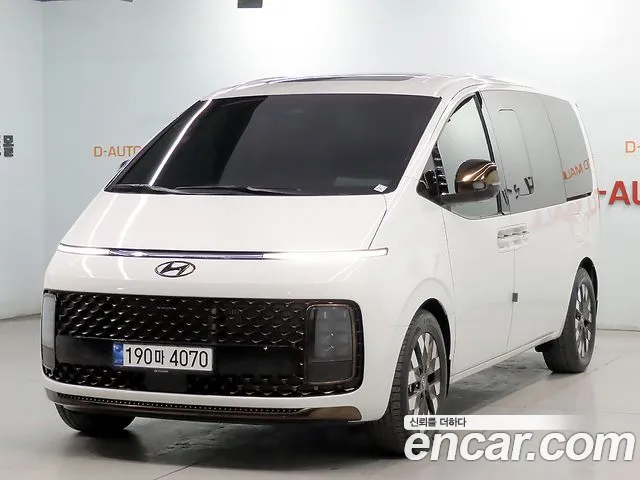 Фотография автомобиля — Hyundai Staria 4WD Lounge 9 мест