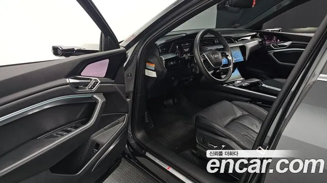 Audi e-tron — Фото автомобиля 11