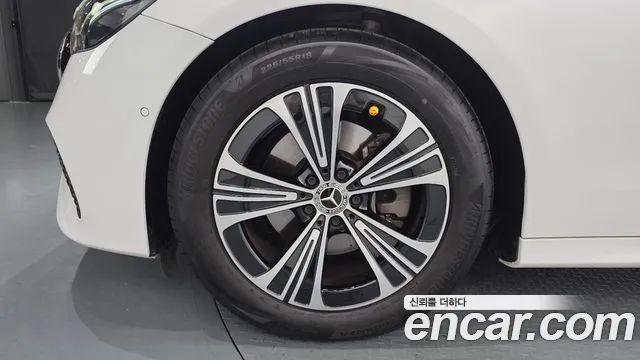 Mercedes-Benz E-Class — Фото автомобиля 5