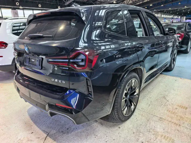 BMW iX3 — Фото автомобиля 8
