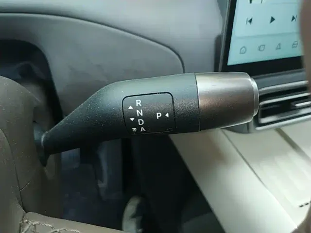 Li Auto MEGA — Фото автомобиля 13