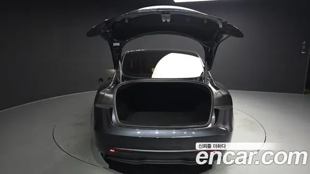 Tesla Model 3 — Фото автомобиля 5