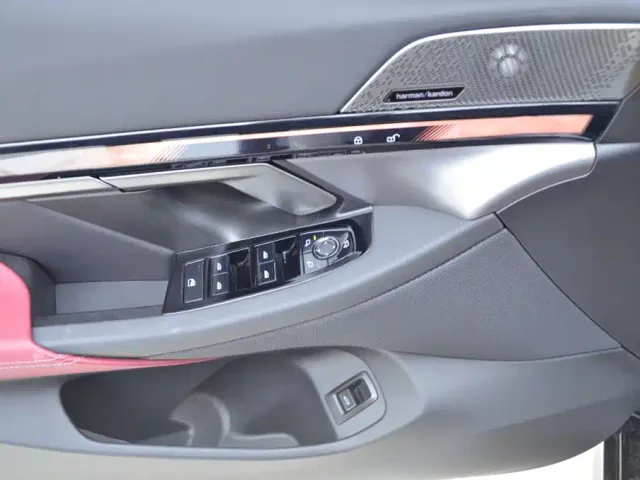 BMW 5 Series — Фото автомобиля 11