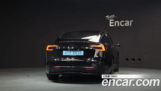 Tesla Model 3 — Фото автомобиля 4