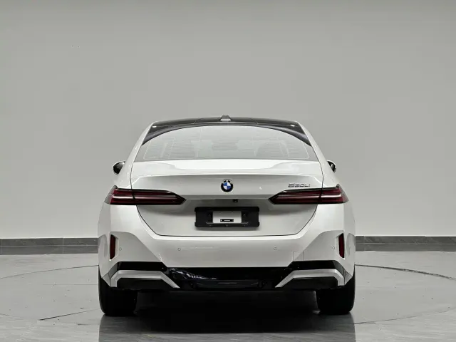 BMW 5 Series — Фото автомобиля 8