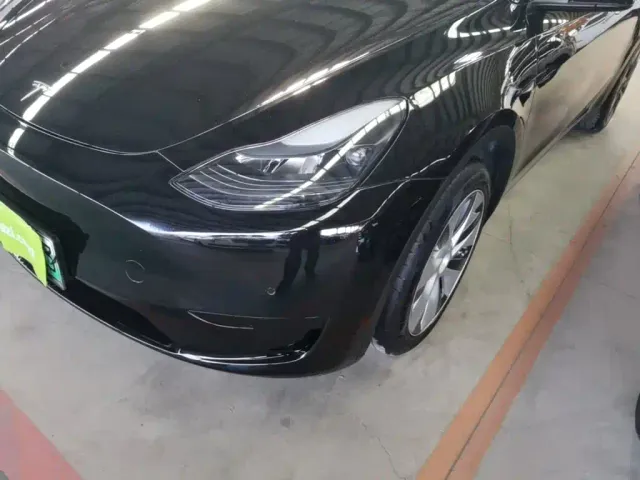 Tesla Model Y — Фото автомобиля 23