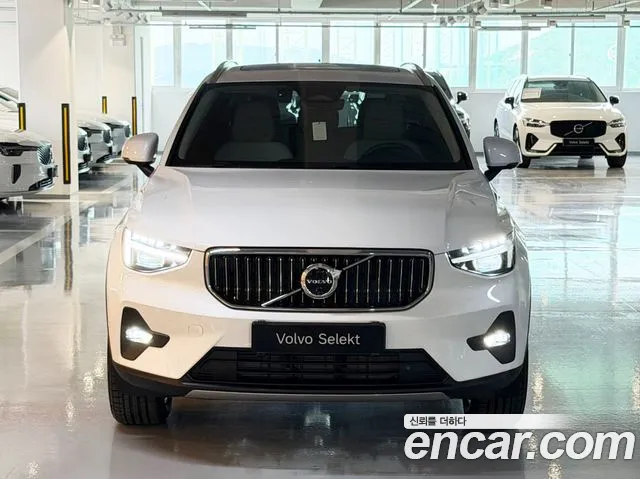 Volvo XC40 — Фото автомобиля 3