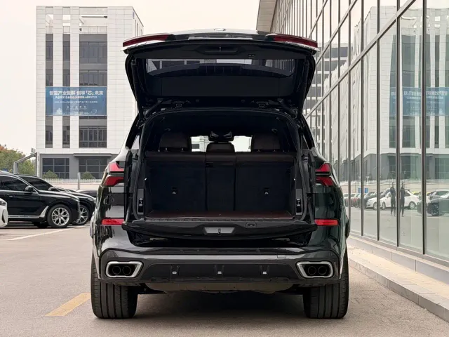 BMW BMW X5 2023 xDrive 40Li M Sport Black Night Package — Фото автомобиля 25