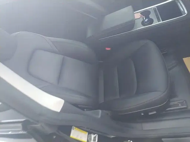 Tesla Model 3 — Фото автомобиля 24