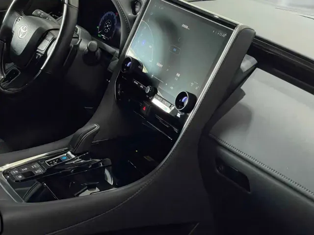 Toyota Alphard — Фото автомобиля 17