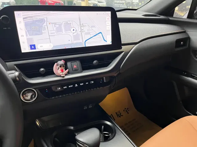 Lexus UX — Фото автомобиля 15