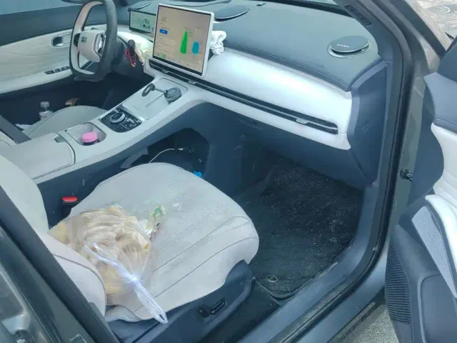Geely Galaxy Starship 7 EM-i — Фото автомобиля 8
