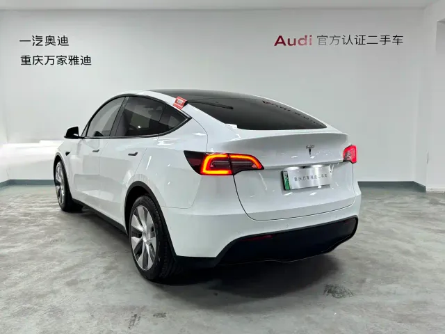 Tesla Model Y — Фото автомобиля 8