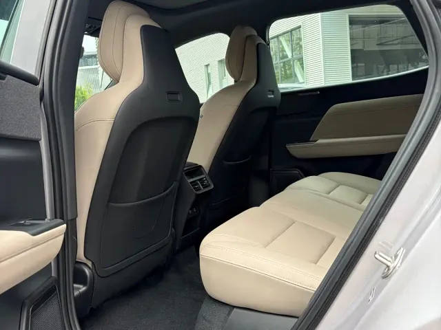Volvo XC70 Plug-in Hybrid — Фото автомобиля 7