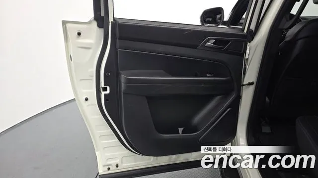 KG_Mobility_Ssangyong Rexton Новый Rexton Sport Khan Дизель 2.2 4WD — Фото автомобиля 24