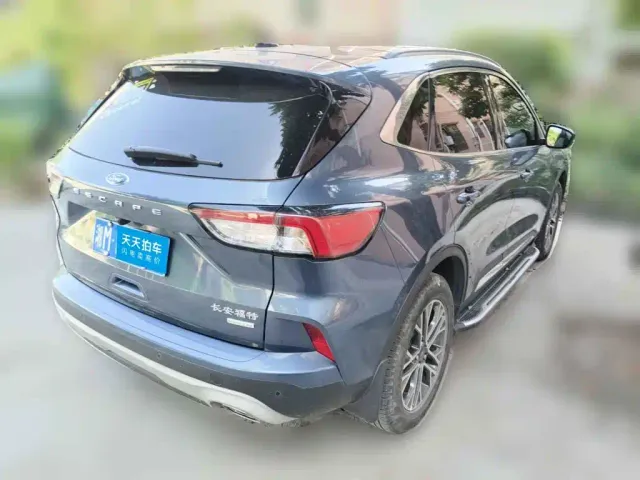 Ford Escape — Фото автомобиля 2