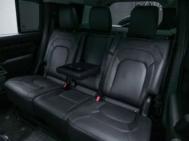 Land Rover Defender — Фото автомобиля 15