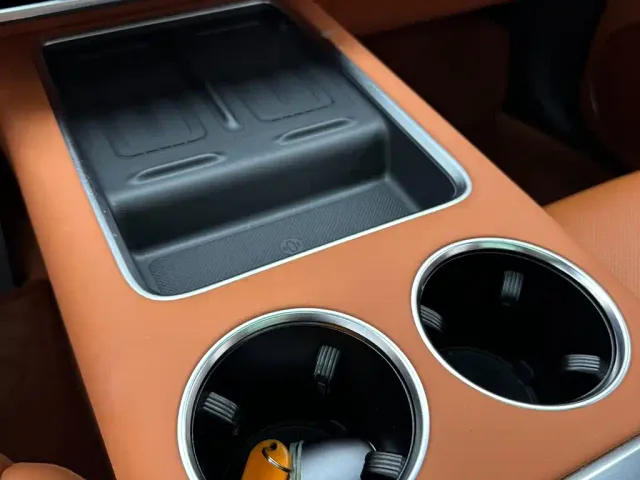 Li Auto L8 — Фото автомобиля 17