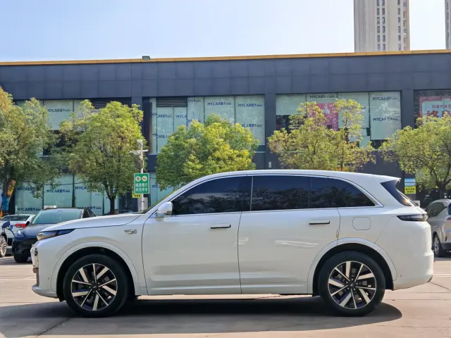 Li Auto L7 — Фото автомобиля 5