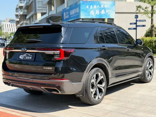 Ford Explorer — Фото автомобиля 4