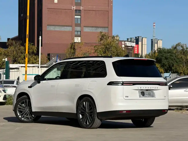 Leapmotor C16 — Фото автомобиля 5