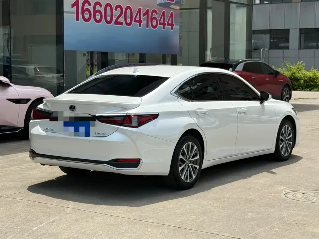 Lexus ES — Фото автомобиля 9