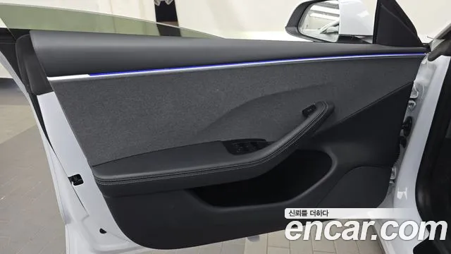 Tesla Model 3 — Фото автомобиля 19