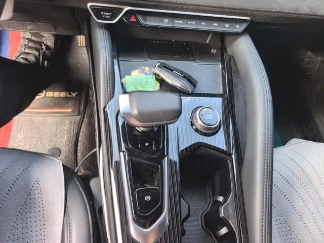 Geely Xingyue L — Фото автомобиля 16