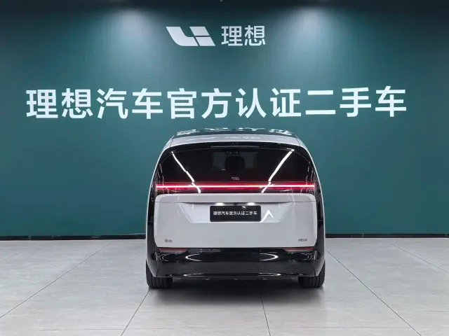 Li Auto MEGA — Фото автомобиля 18
