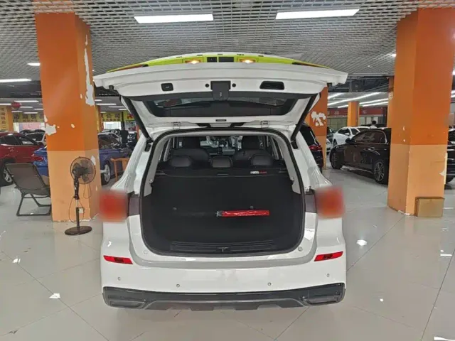 Roewe RX5 — Фото автомобиля 18