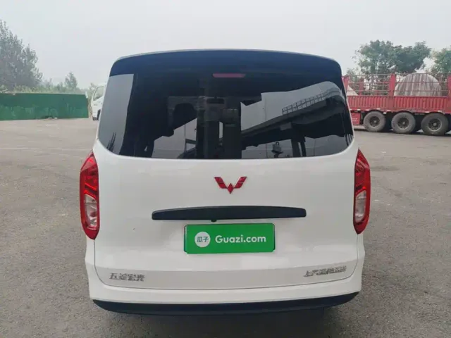 Wuling Hongguang — Фото автомобиля 5