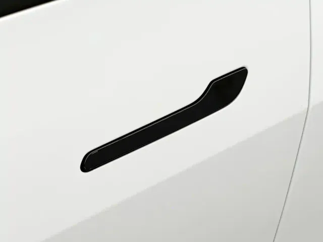 Tesla Model Y — Фото автомобиля 26