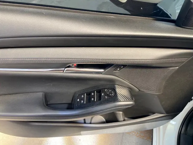 Mazda Axela — Фото автомобиля 15