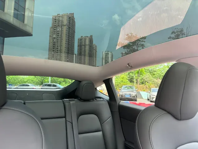 Tesla Model Y — Фото автомобиля 18