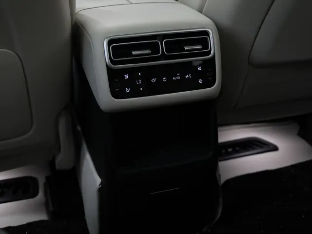Li Auto L7 — Фото автомобиля 13
