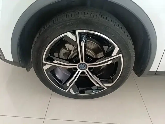 BYD Tang — Фото автомобиля 22