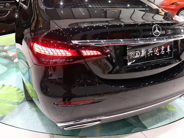 Mercedes-Benz E-Class — Фото автомобиля 24
