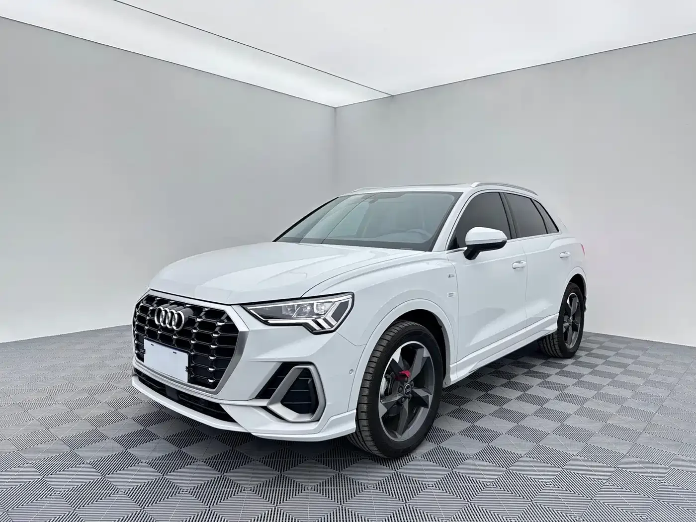 Фотография автомобиля — Audi Audi Q3
