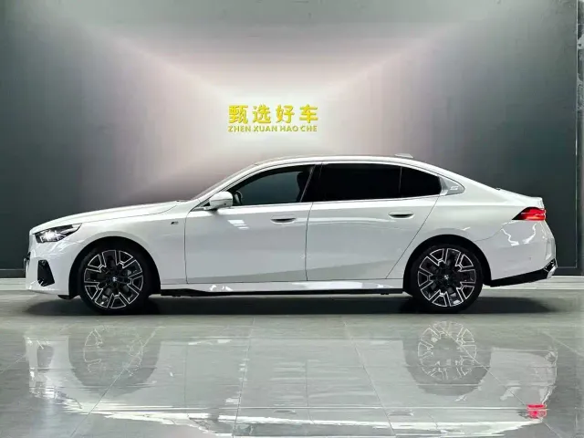 BMW 5 Series — Фото автомобиля 8