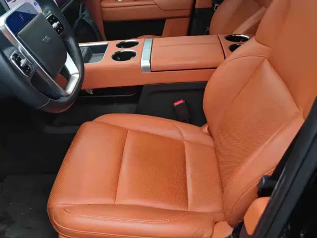Li Auto L8 — Фото автомобиля 3