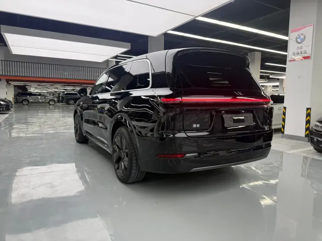 Li Auto L9 — Фото автомобиля 28