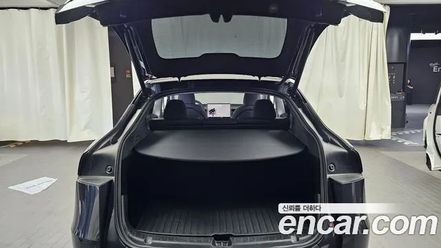 Tesla Model Y — Фото автомобиля 20