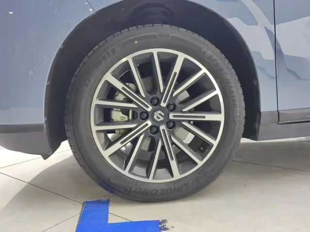 Leapmotor B10 — Фото автомобиля 6