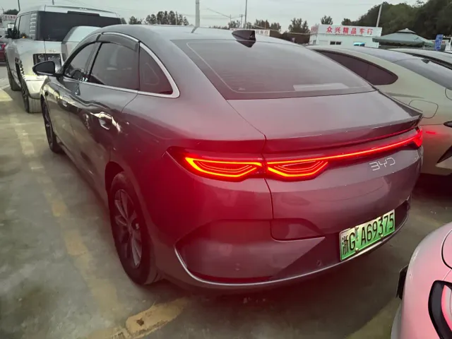 BYD Qin L — Фото автомобиля 6