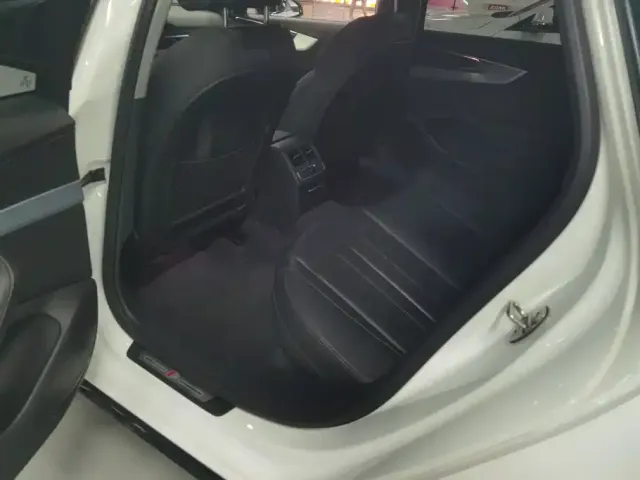 Audi Audi A4L 2022 40 TFSI Luxury Dynamic — Фото автомобиля 11