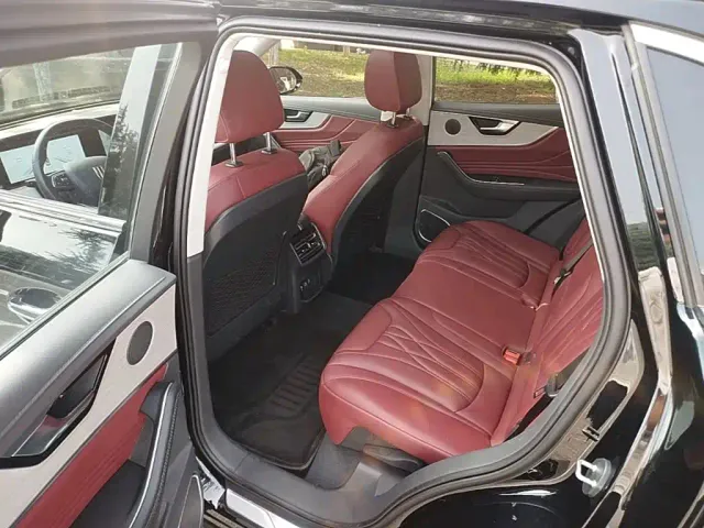 Hongqi HS5 — Фото автомобиля 12