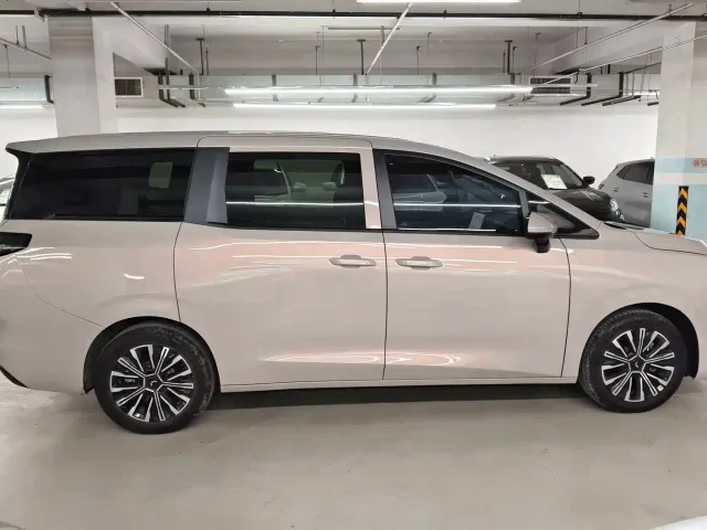 Wuling Starlight 730 — Фото автомобиля 4