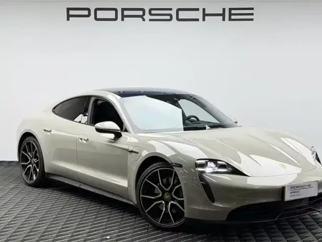 Porsche Taycan — Фото автомобиля 3