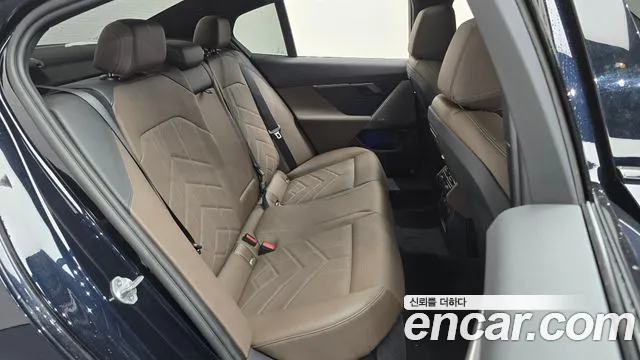 BMW 5 Series G60 — Фото автомобиля 17