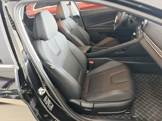 Hyundai Elantra — Фото автомобиля 24